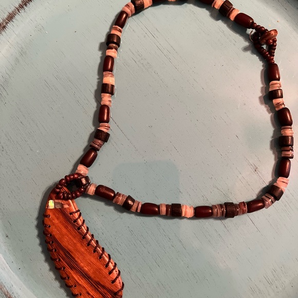 Beautiful handcrafted Necklace - Picture 2 of 5
